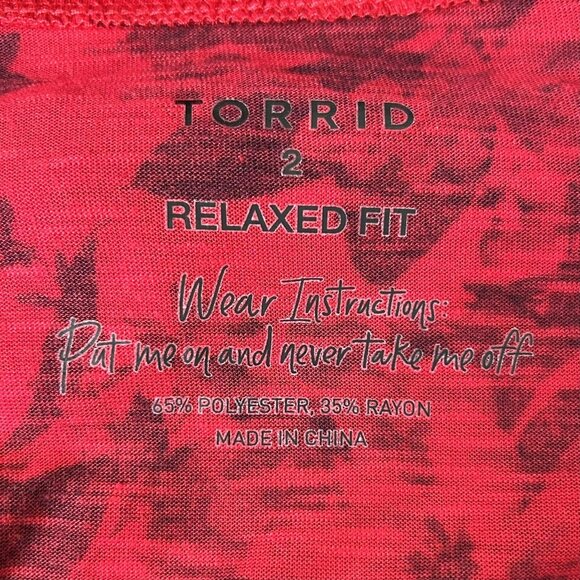 Torrid Top Plus Size 2X Relaxed Fit Tee Shirt Red Floral Short Sleeve Pullover - Picture 3 of 3